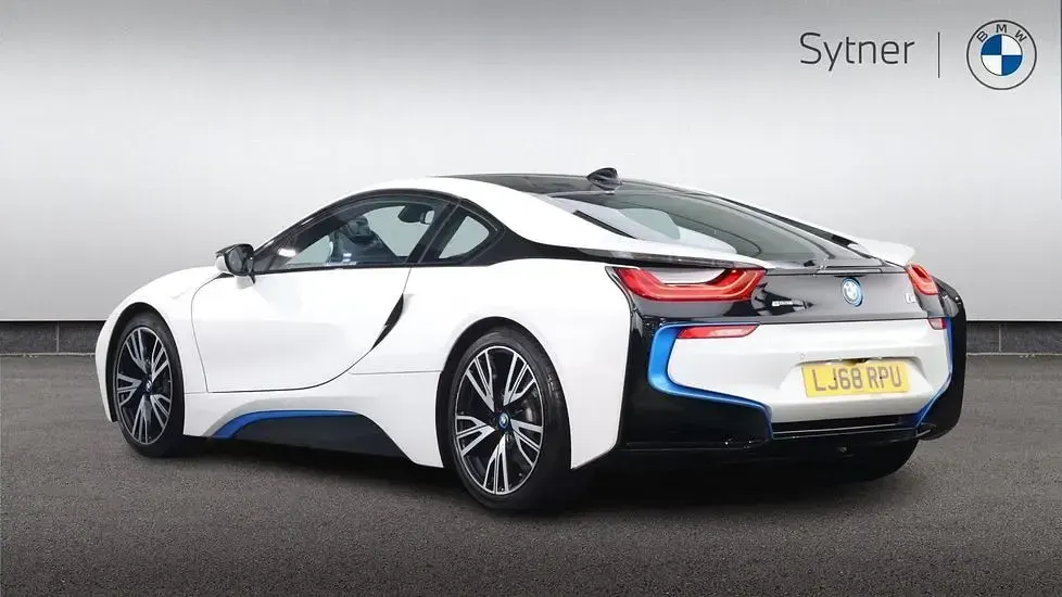 Used BMW i8 362 HP (266 kW) 2018 White Coupe