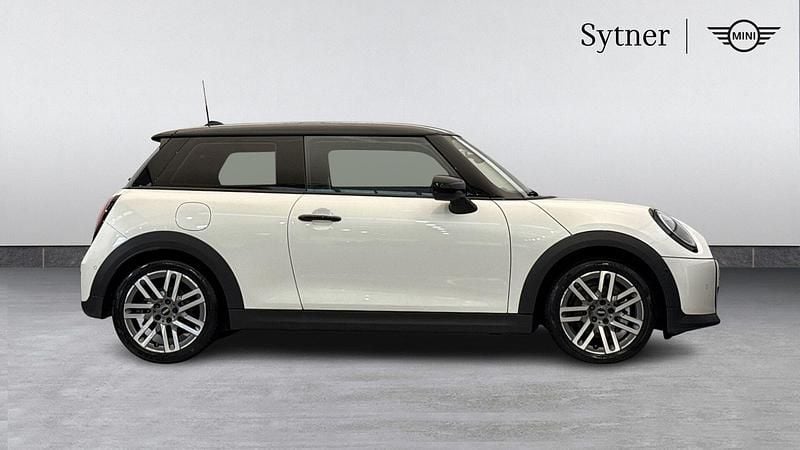 Used Mini Cooper Hatch 113 kW (154 HP) 2025 White Hatchback