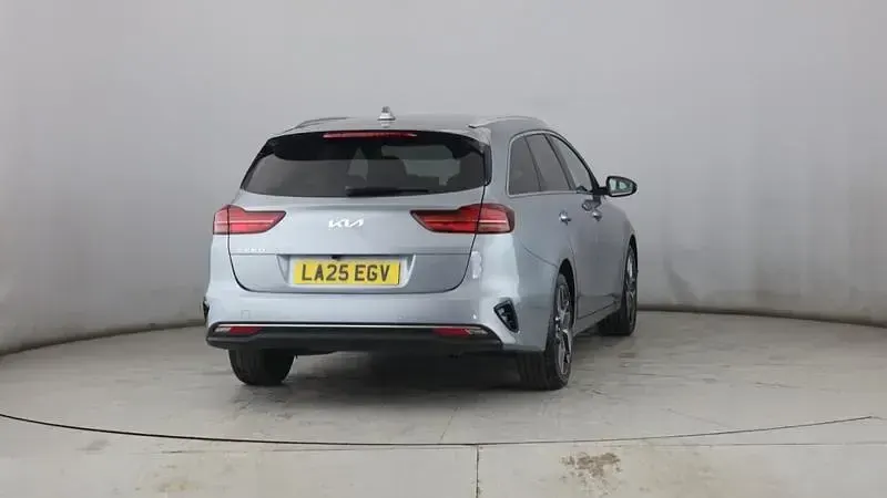 Used Kia Ceed 138 HP (101 kW) 2025 Silver Hatchback