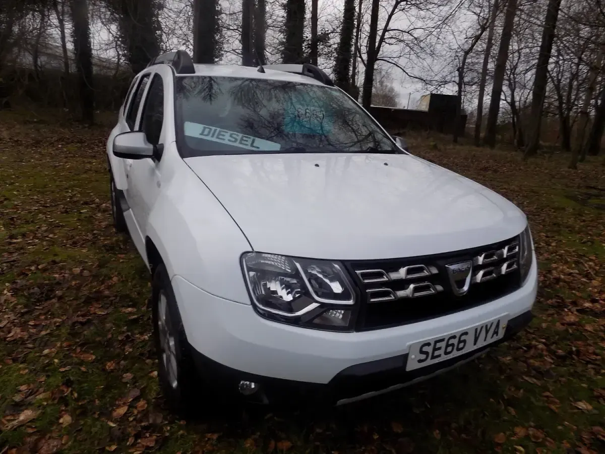 Used Dacia Duster Lauréate 110 HP (80 kW) 2017 White SUV