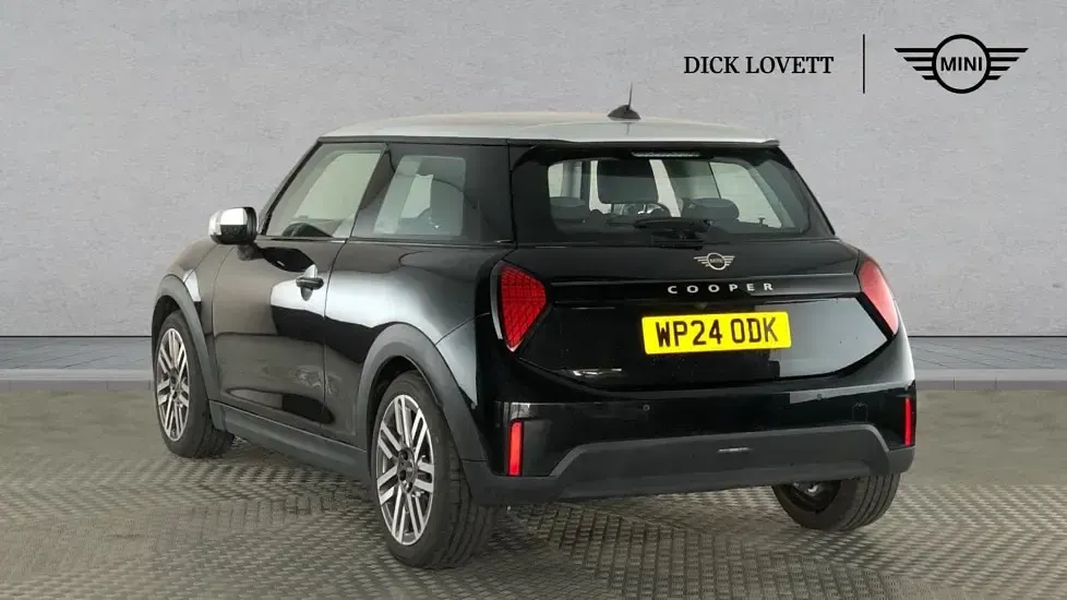 Używany Mini Cooper Hatch 154 KM (113 kW) 2024 Czarny Hatchback