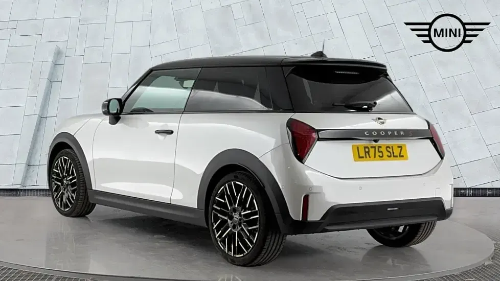 Used Mini Cooper S Hatch 201 HP (147 kW) 2025 White Hatchback