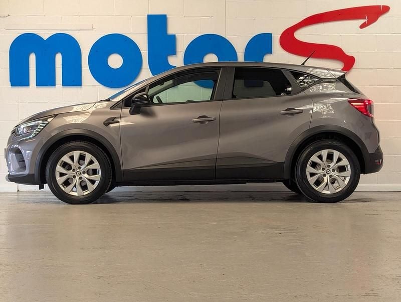 Used Renault Captur Iconic 2022 Oyster grey SUV