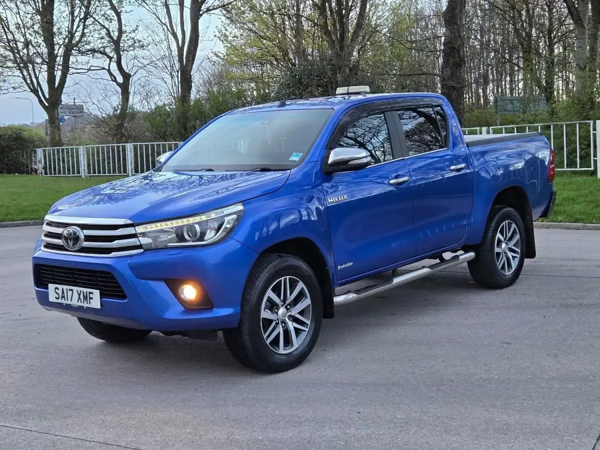 Used Toyota HiLux 150 HP (110 kW) 2017 Blue Pickup