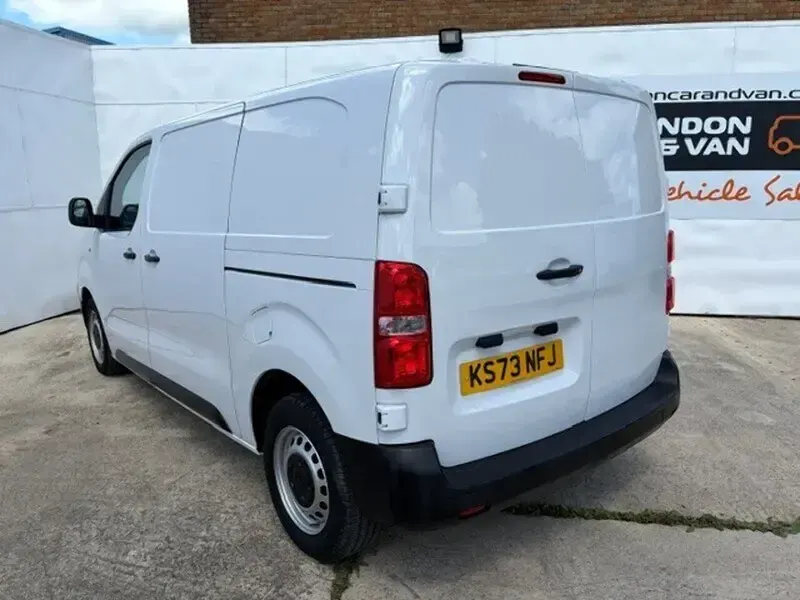 Used Citroën Dispatch 100 HP (73 kW) 2023 White MPV