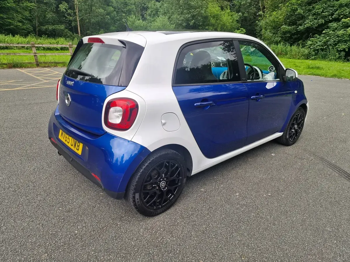 Used Smart ForFour Premium 71 HP (52 kW) 2015 Blue Hatchback