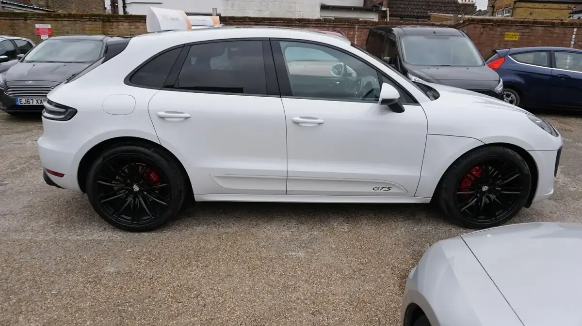 Used Porsche Macan GTS 374 HP (275 kW) 2021 White SUV