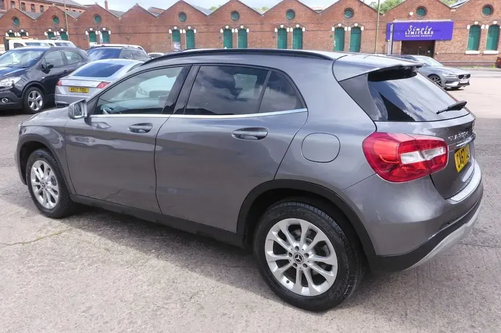 Used Mercedes GLA200 SE 136 HP (100 kW) 2018 Grey SUV