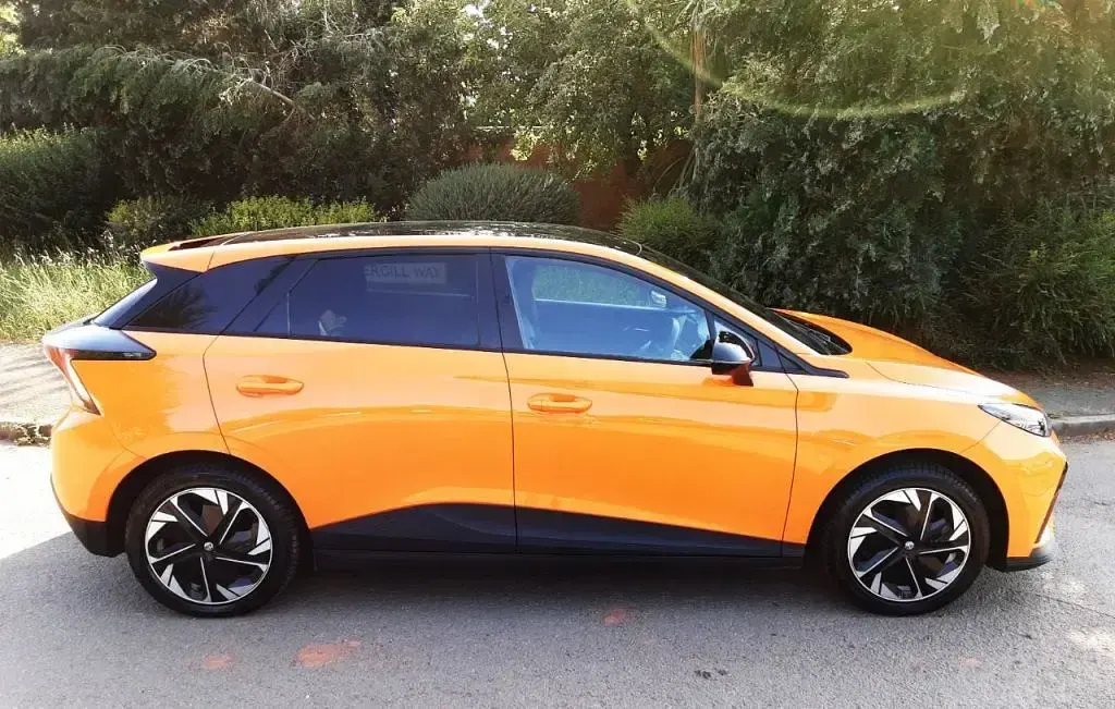 Used MG MG4 EV Trophy 319 kW (435 HP) 2023 Orange Hatchback