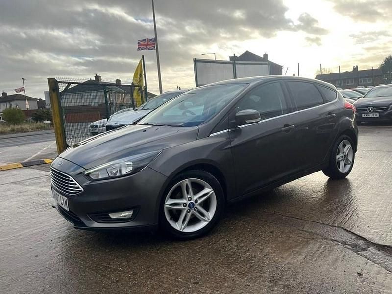 Used Ford Focus Zetec 125 HP (91 kW) 2018 Grey Hatchback