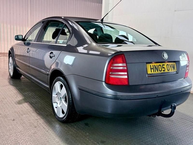 Used Skoda Superb Comfort 130 HP (95 kW) 2005 Grey Sedan