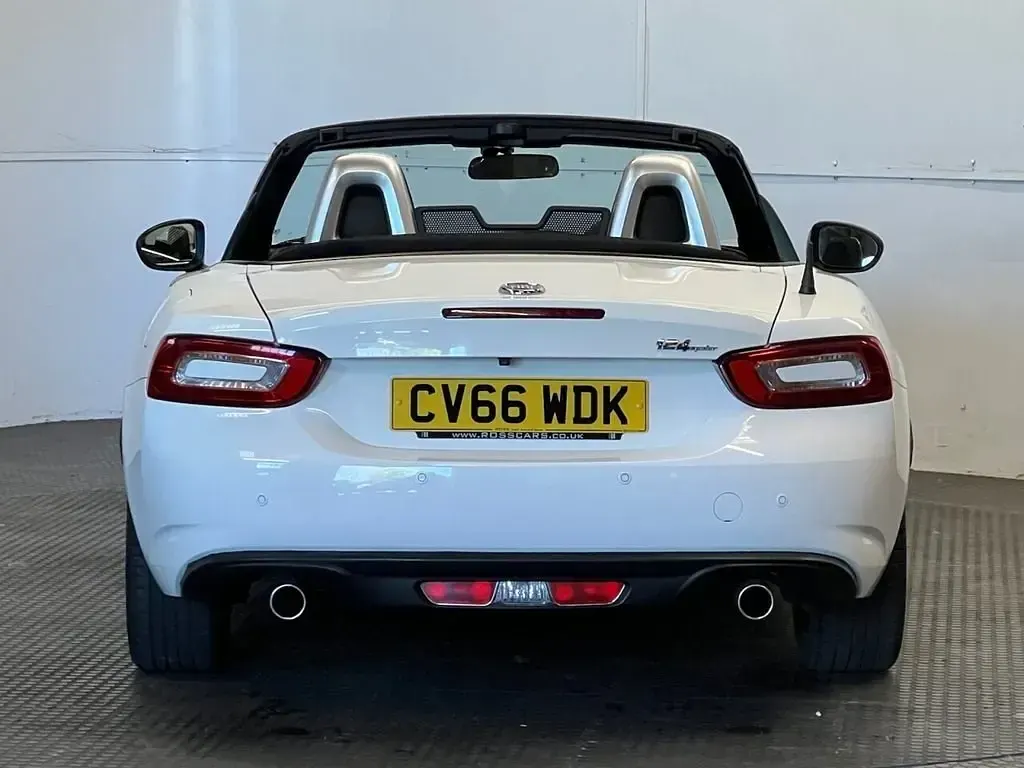 Usado Fiat 124 Spider Lusso Plus 140 HP (102 kW) 2016 Branco Cabrios
