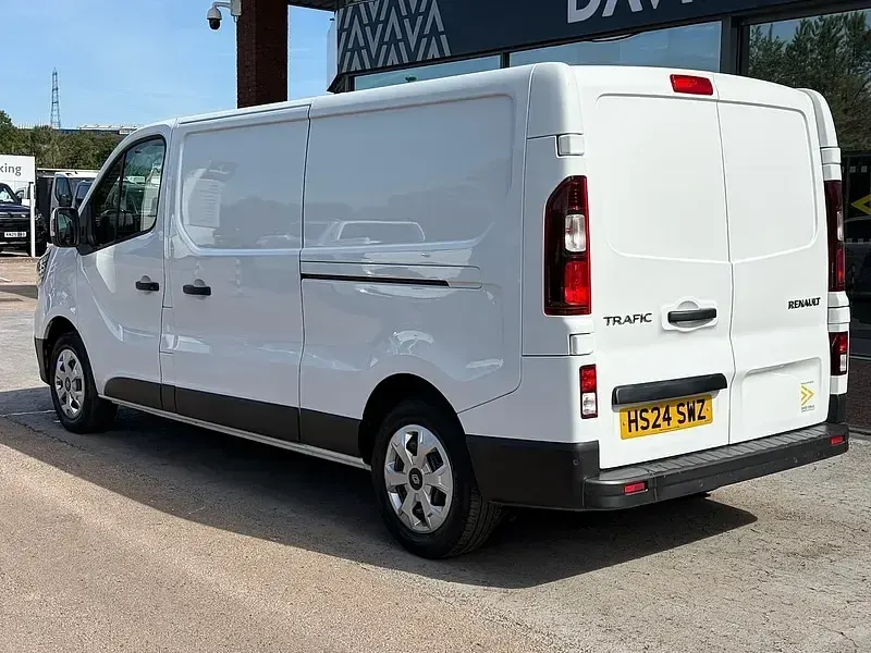 Used Renault Trafic Play 130 HP (95 kW) 2024 Glacier white