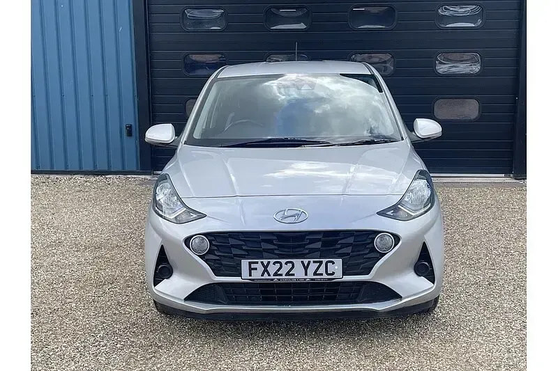 Used Hyundai i10 SE 67 HP (49 kW) 2022 Silver Hatchback