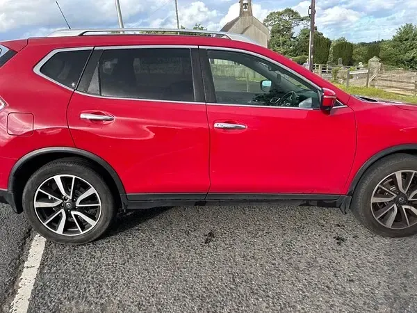 Used Nissan X-Trail Tekna 130 HP (95 kW) 2017 Red SUV