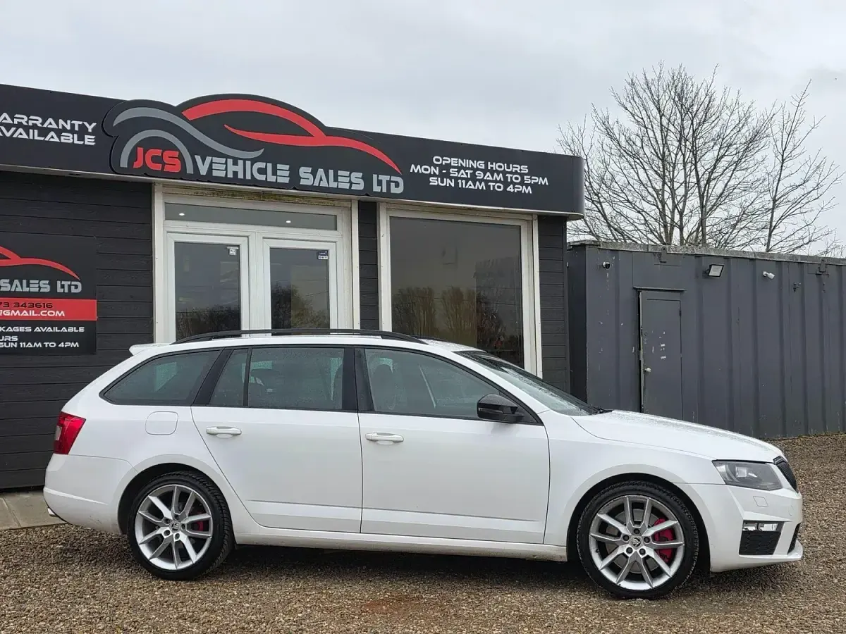Used Skoda Octavia vRS 184 HP (135 kW) 2013 White Estate