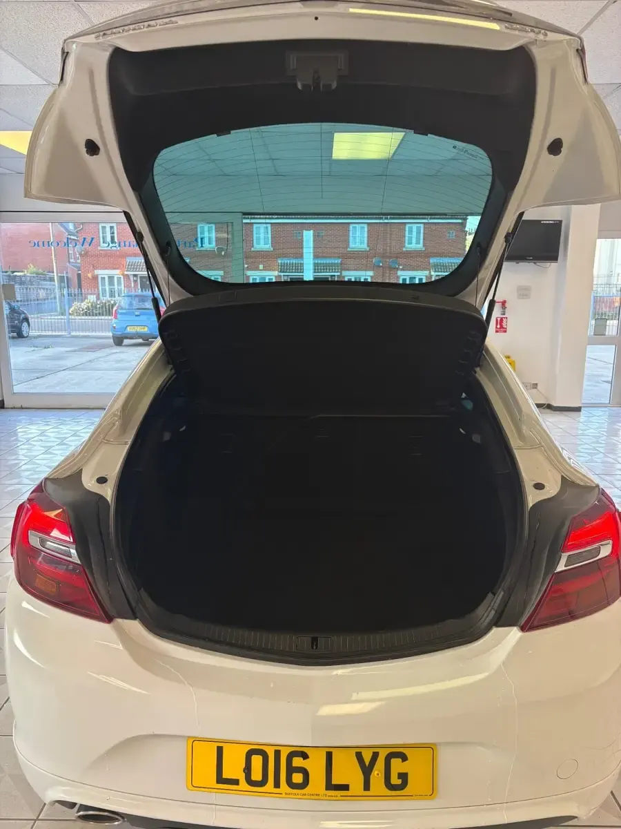 Second-hand Vauxhall Insignia SRi 2016 Alb Hatchback