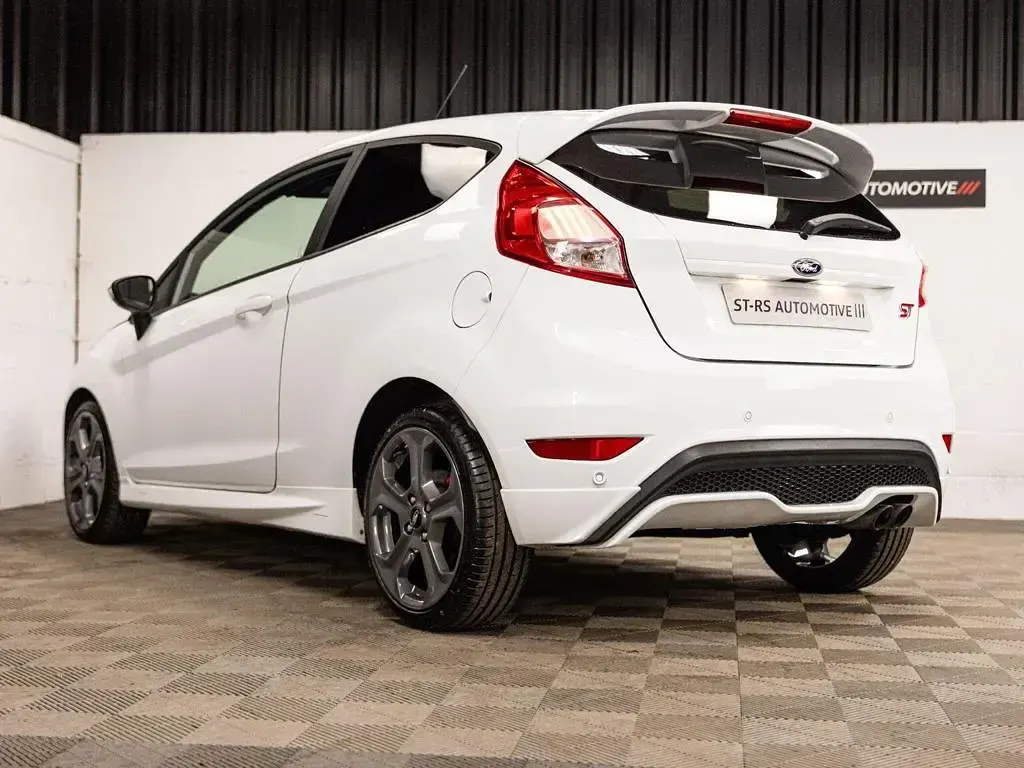 Used Ford Fiesta ST 182 HP (133 kW) 2017 White Hatchback