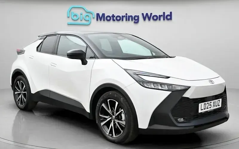 Usado Toyota C-HR Design 140 HP (102 kW) 2025 SUV