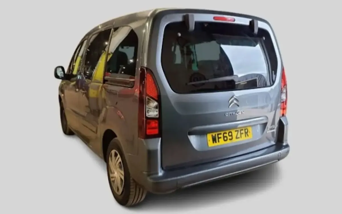 Used Citroën Berlingo Feel 100 HP (73 kW) 2019 Grey MPV