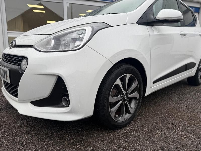 Used Hyundai i10 Premium SE 87 HP (63 kW) 2017 White Hatchback