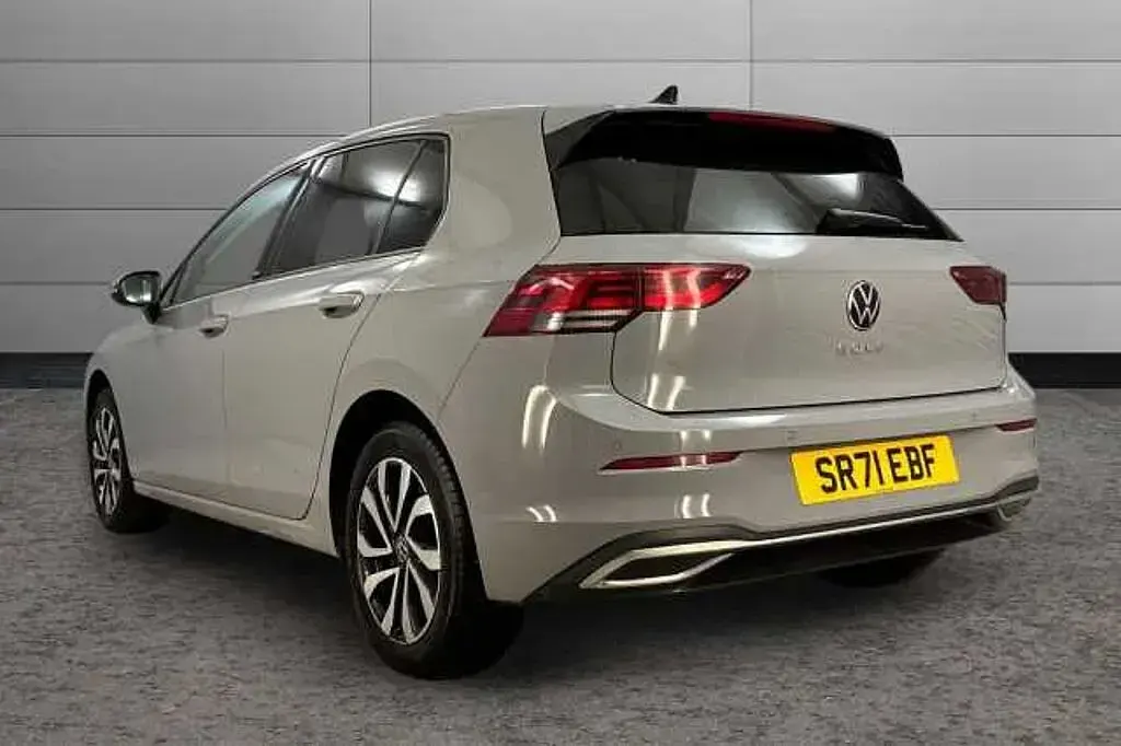 Second-hand VW Golf VIII 130 CP (95 kW) 2022