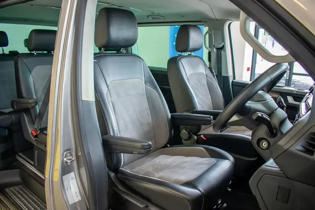 Used VW Caravelle Executive 199 HP (146 kW) 2020 Beige Van