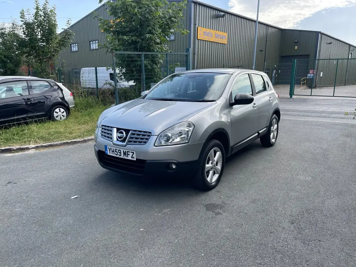 Used Nissan Qashqai Acenta 114 HP (83 kW) 2009 Silver SUV