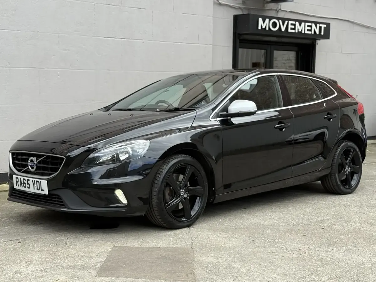 Used Volvo V40 R-Design 122 HP (89 kW) 2016 Black Hatchback