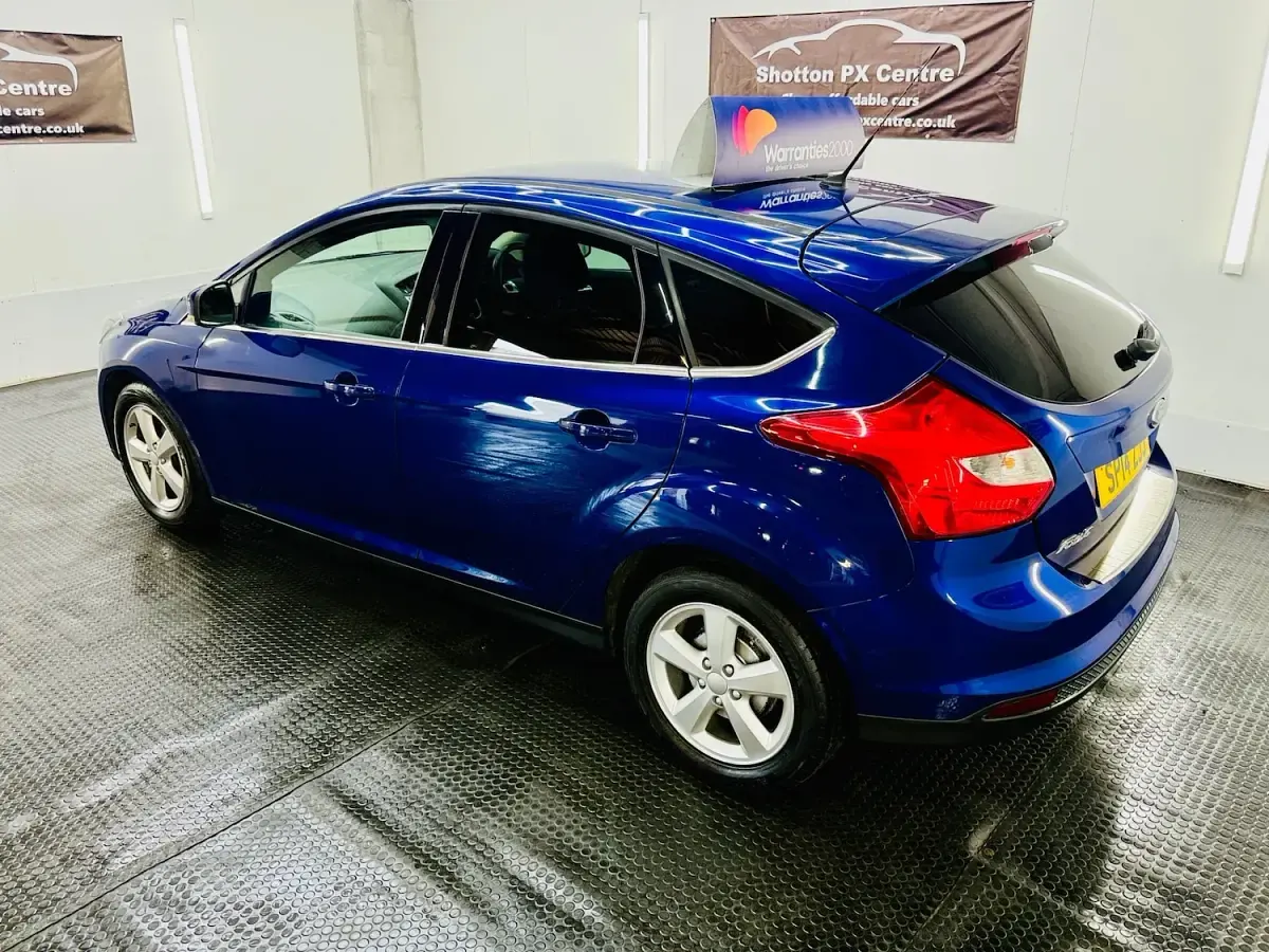 Used Ford Focus Zetec 125 HP (91 kW) 2014 Blue Hatchback