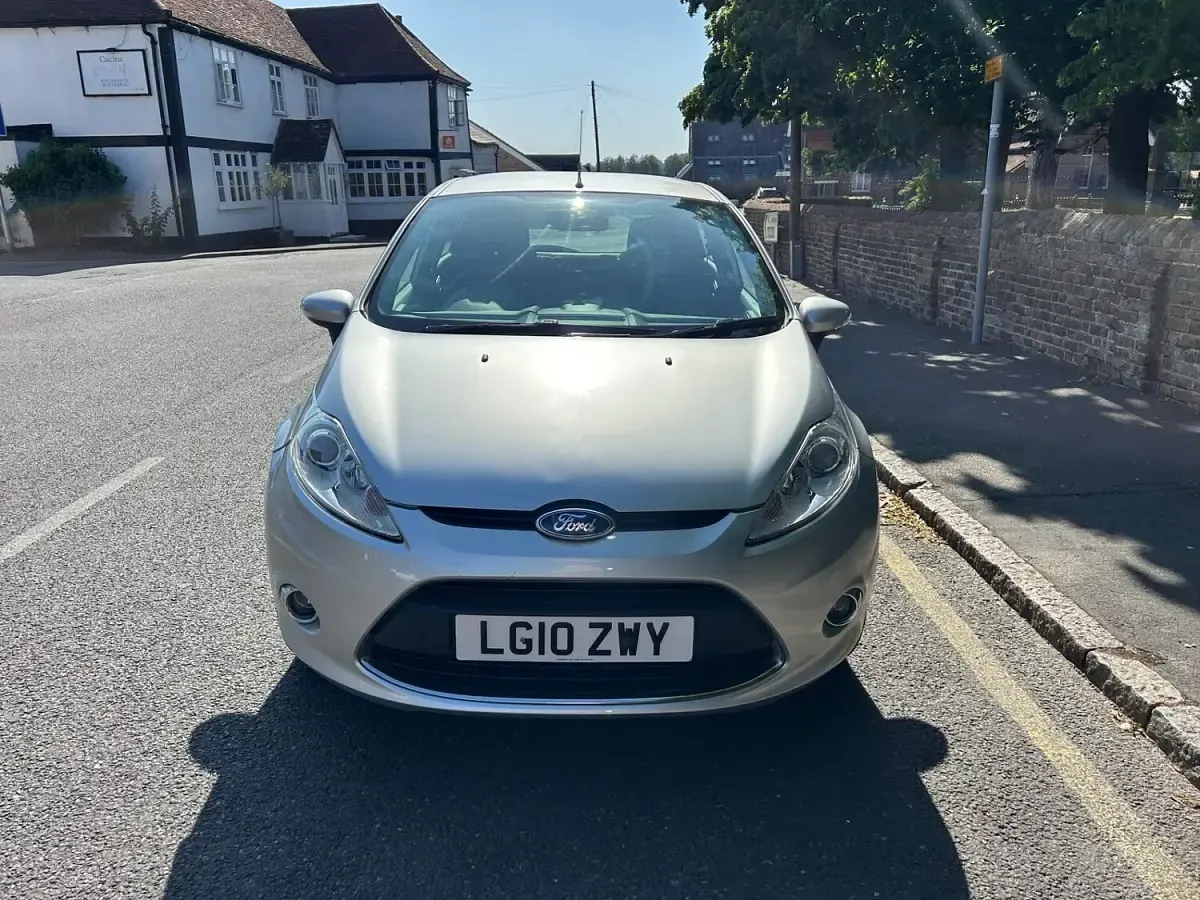 Used Ford Fiesta Zetec 96 HP (70 kW) 2010 Silver Hatchback