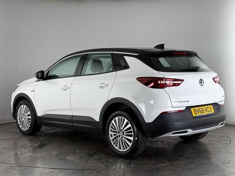Used Vauxhall Grandland X Sport 131 HP (96 kW) 2018 White SUV