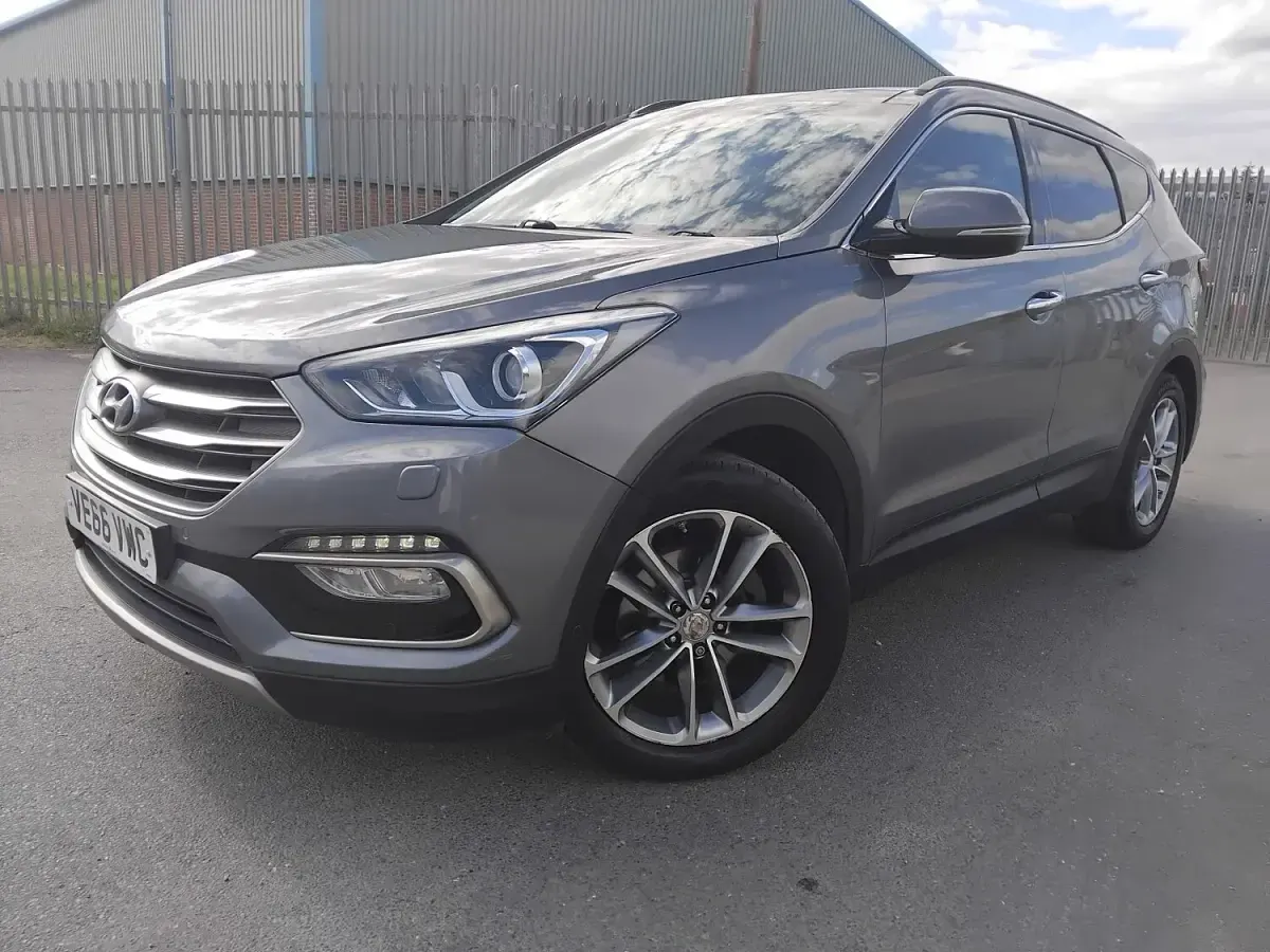 Used Hyundai Santa Fe SE 200 HP (147 kW) 2017 Silver SUV