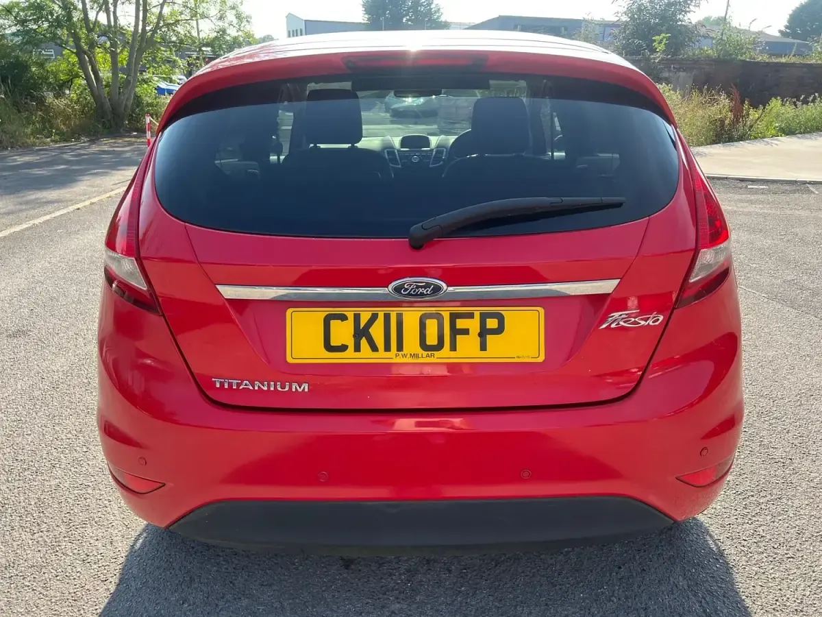 Used Ford Fiesta Titanium 96 HP (70 kW) 2011 Red Hatchback
