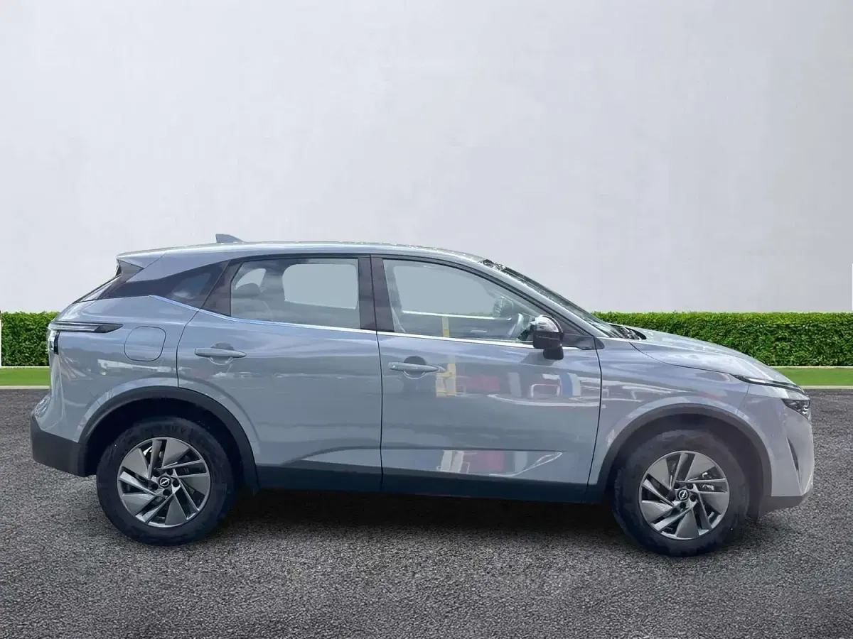 Used Nissan Qashqai Acenta Premium 190 HP (139 kW) 2025 Grey SUV