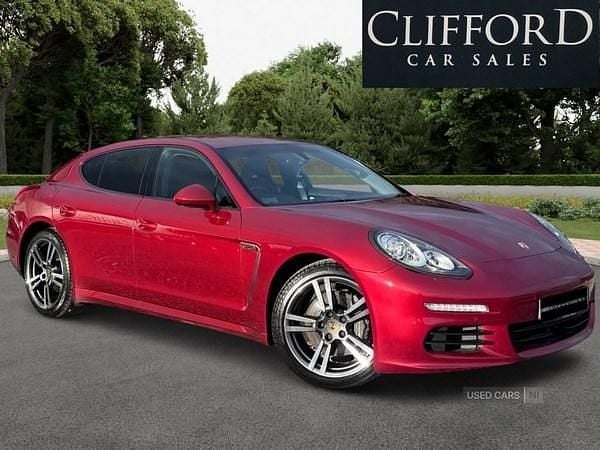 Used Porsche Panamera 300 HP (220 kW) 2014 Maroon Hatchback