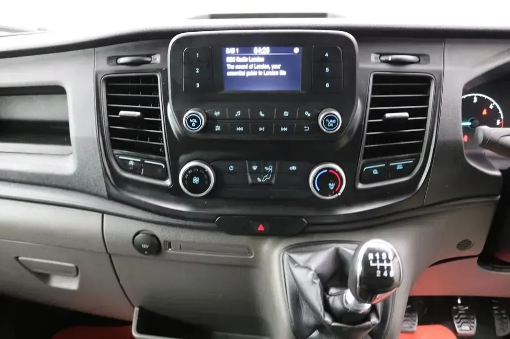 Używany Ford Transit 130 KM (95 kW) 2021 Biały Van