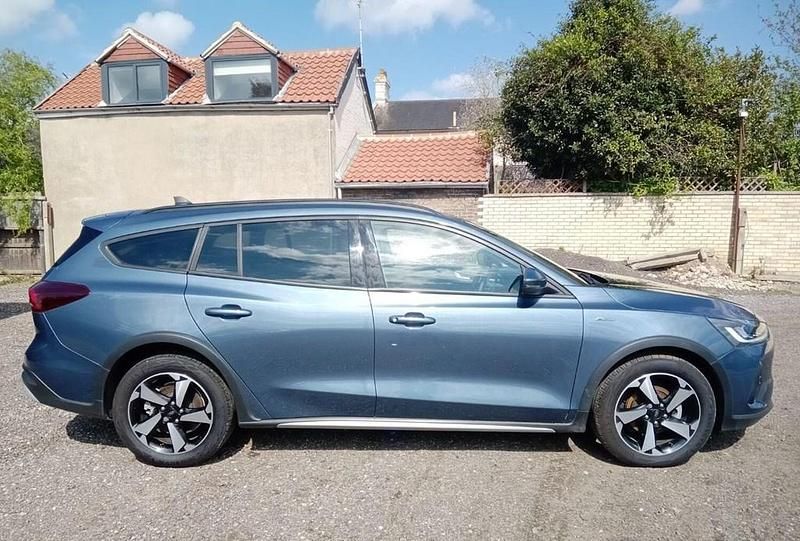 Used Ford Focus Active 120 HP (88 kW) 2022 Blue Estate