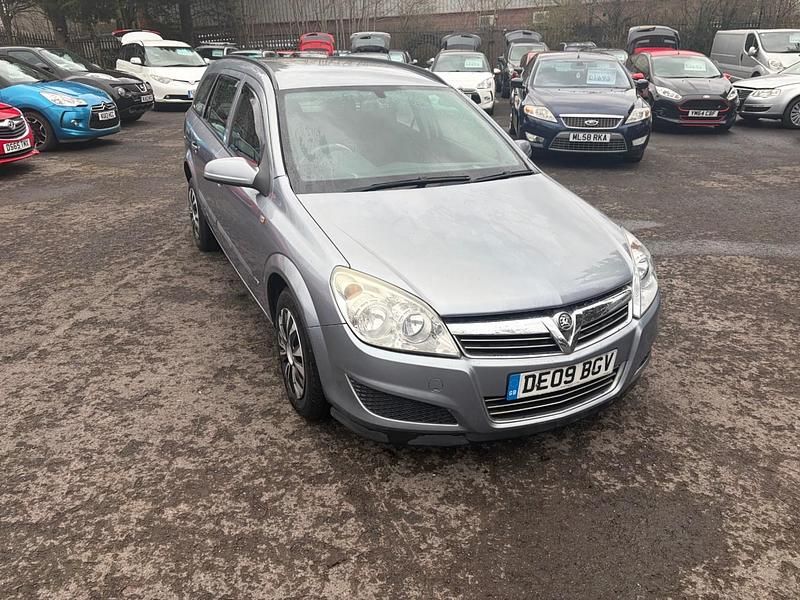 Second-hand Vauxhall Astra Design Edition 138 CP (101 kW) 2009 Argintiu Break