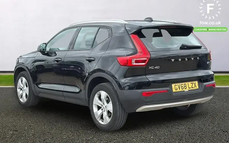 Used Volvo XC40 Momentum 156 HP (114 kW) 2019 Black SUV