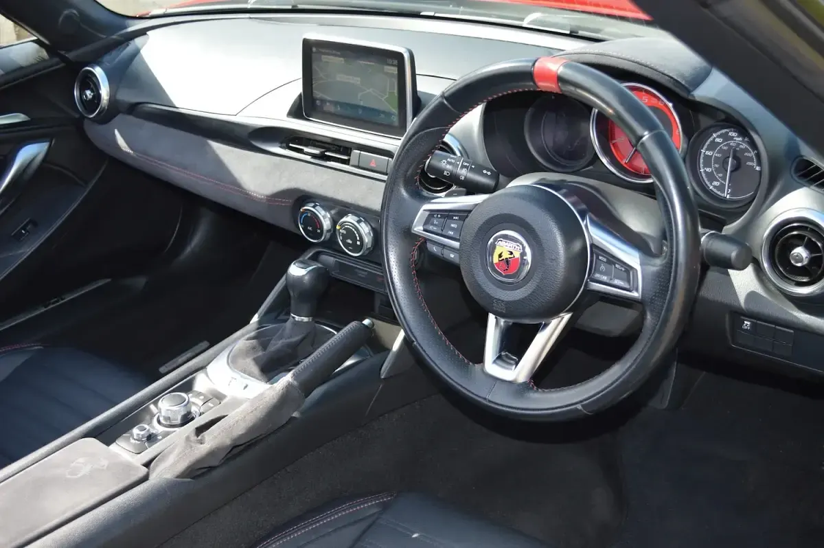 Used Abarth 124 Spider 170 HP (125 kW) 2019 Rosso passione red Cabriolet