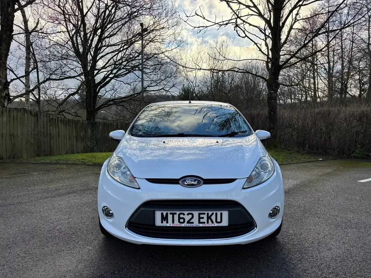 Used Ford Fiesta Zetec 82 HP (60 kW) 2012 White Hatchback