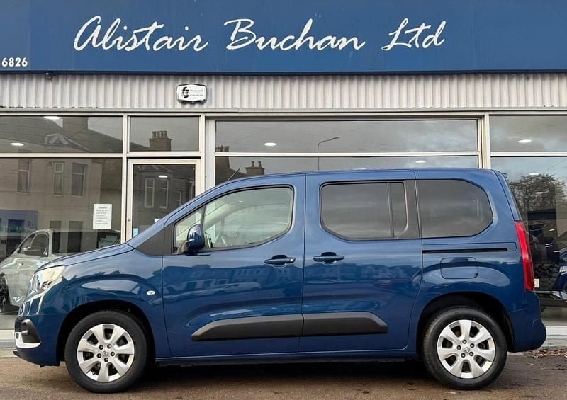 Used Vauxhall Combo S 100 HP (73 kW) 2021 Blue MPV
