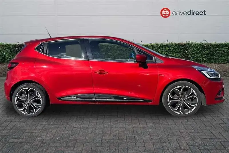Used Renault Clio Dynamique 90 HP (66 kW) 2017 Red Hatchback