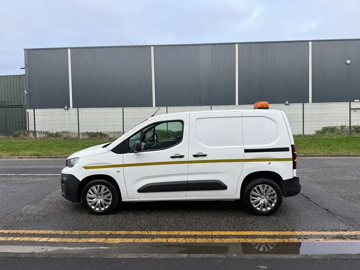 Used Peugeot Partner 131 HP (96 kW) 2020 White MPV