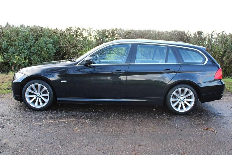 Begagnad BMW 320 Exclusive 2010 Svart Kombi