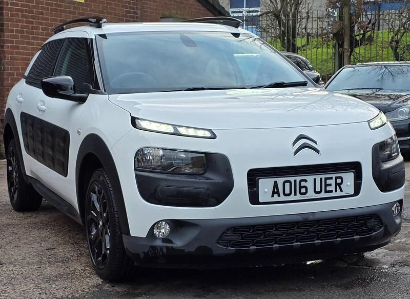 Used Citroën C4 Cactus Flair 82 HP (60 kW) 2016 White Hatchback