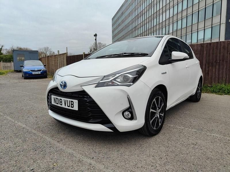 Used Toyota Yaris Hybrid 2018 White Hatchback