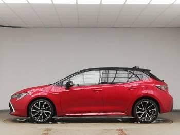 Used Toyota Corolla 122 HP (89 kW) 2020 Red Hatchback