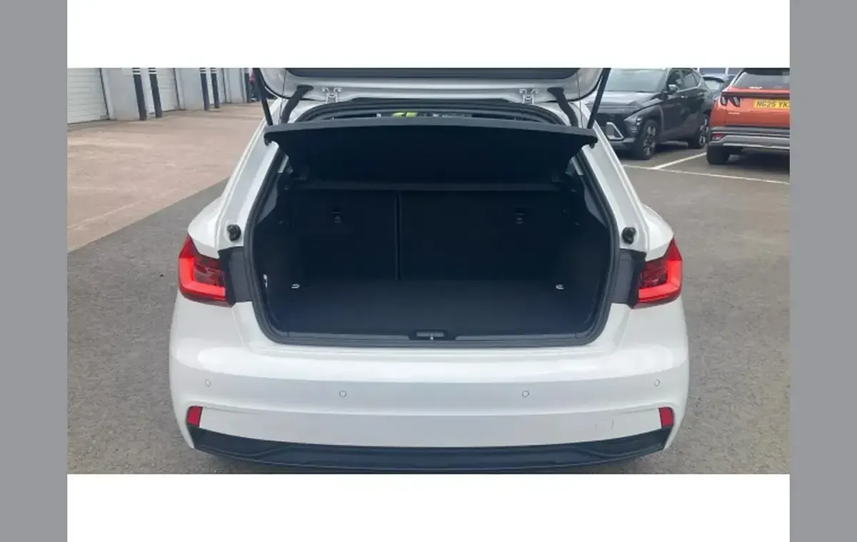 Used Audi A1 Sport 94 HP (69 kW) 2022 White SUV